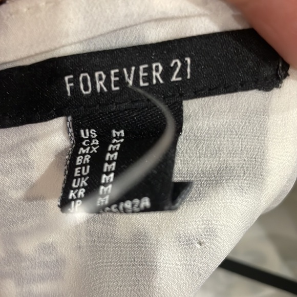 Bundle of 4X $20 tops 👚👚👚👚 - Picture 10 of 12